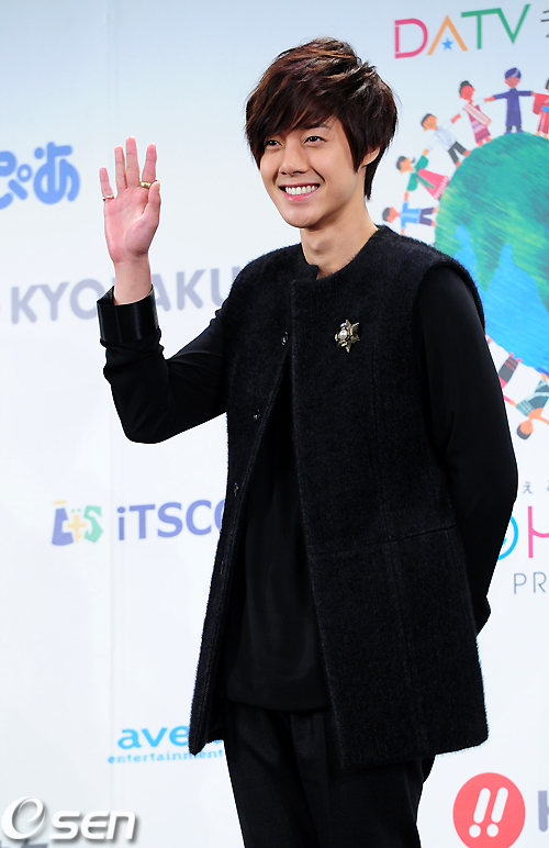 HyunJoong, Explosive Response from Japanese Fans as SS501 Leader 2f32f5dc511f92a438012f05