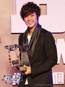 Чан Гын Сок, Мун Гын Ён и Ким Хён Чжун были награждены "Yahoo! Asia Buzz Awards" 2010